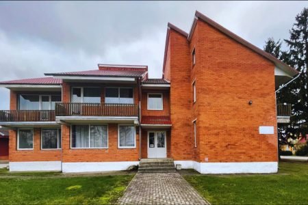 Girdžių senelių namai