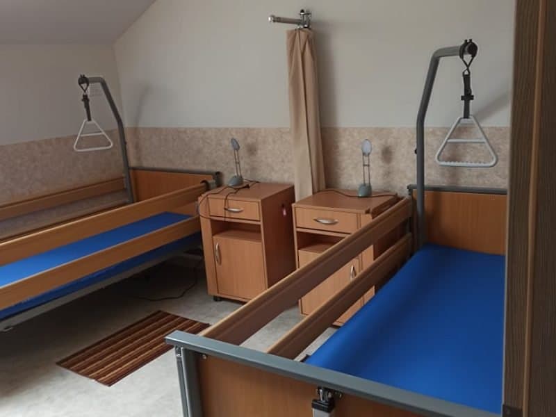 Vieta dviviečiame kambaryje viešojoje įstaigoje „Senjorų dvaras“